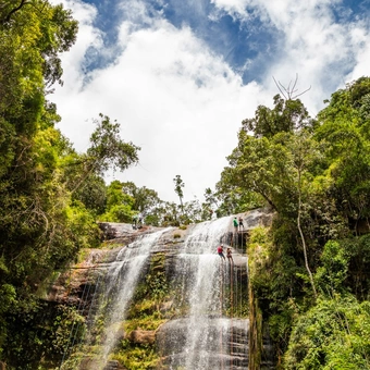 Rapel na Cachoeira da Macumba