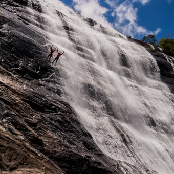Rapel na cachoeira Carlos Euler