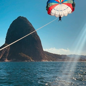 Voo de Parasail